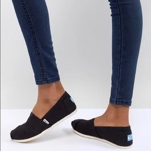 Toms Classic Black Shoes